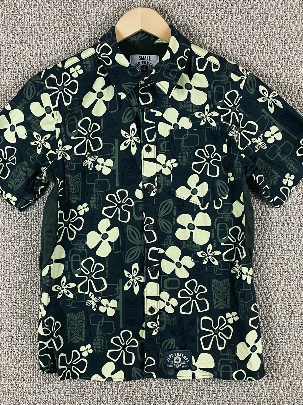Zero Foxtrot Shirt Mens Small Hawaiian Floral Print Vented Short Sleeve E227